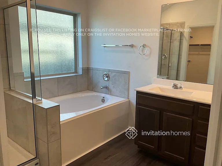 445 Pecan Landing Ln — Photo 10