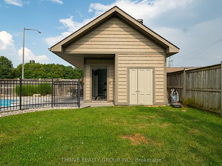 12 Ashwood Cres — Photo 38