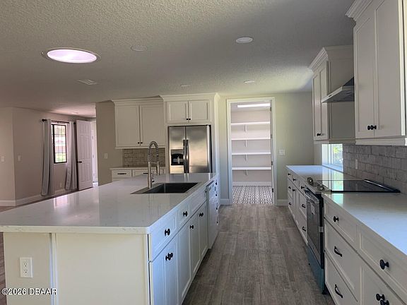 5th image of 421 Pelican Bay Dr