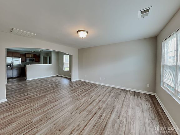 4th image of 533 Gentle Breeze Ln