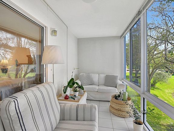4th image of 3048 Cambridge C