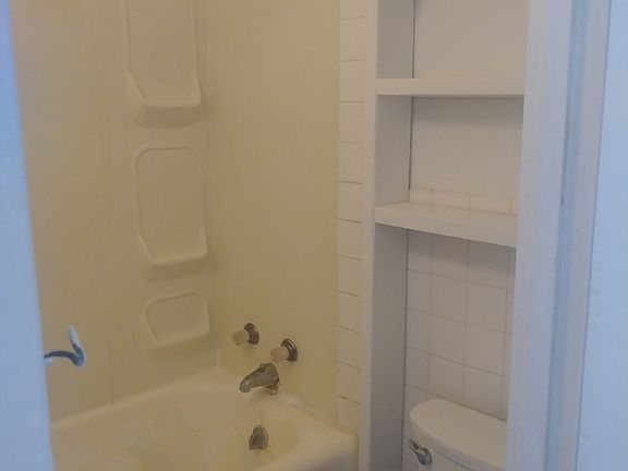 3rd image of 312 Woodward Ave APT 8