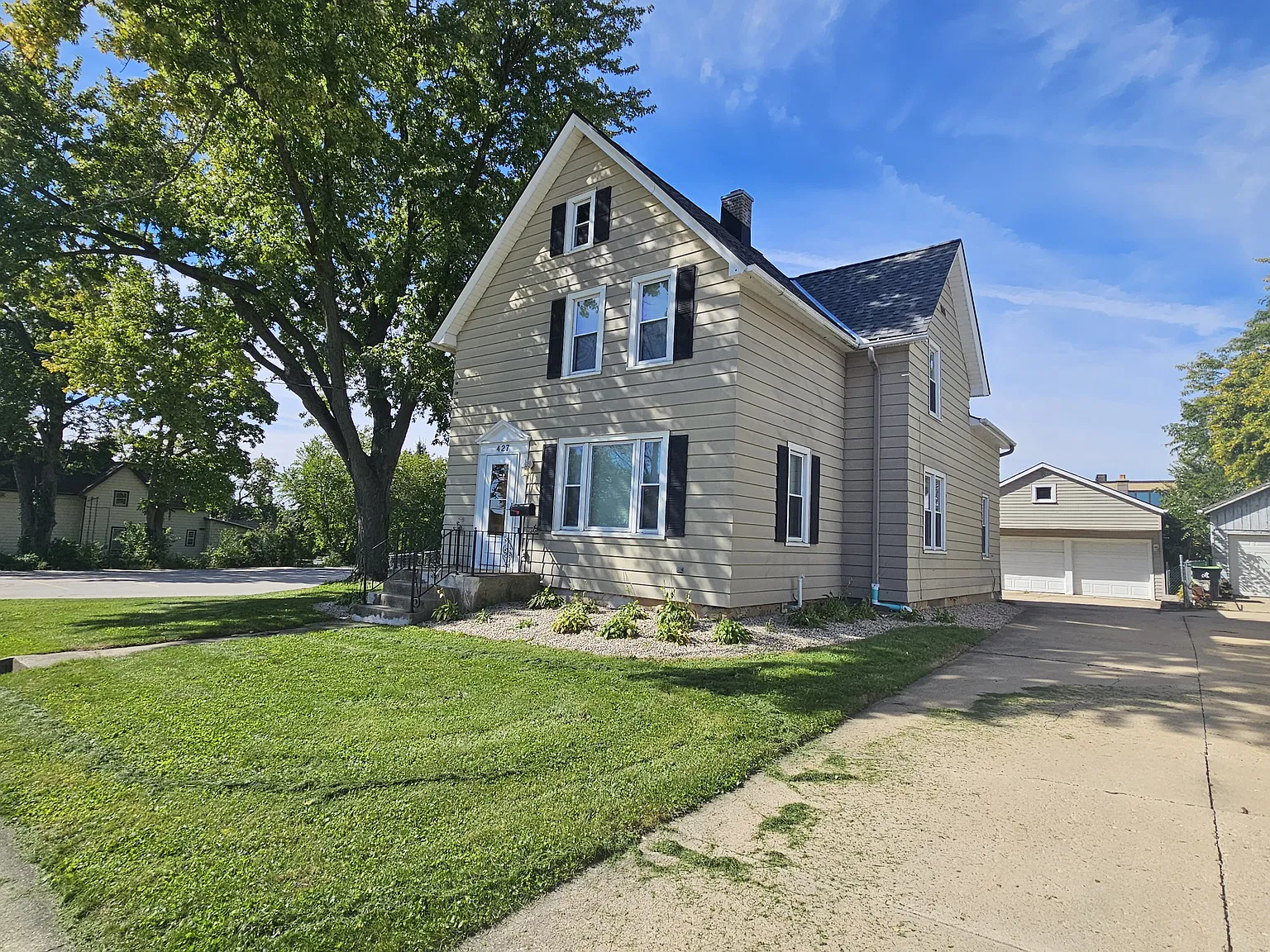 427 N Johnson St — Photo 1