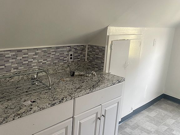 2nd image of 206 Knox Ave Floor 2