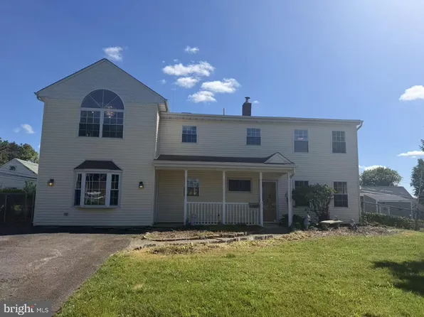 103 Holly Dr, Levittown, PA 19055