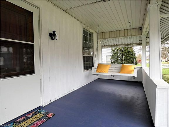 4th image of 823 33rd St