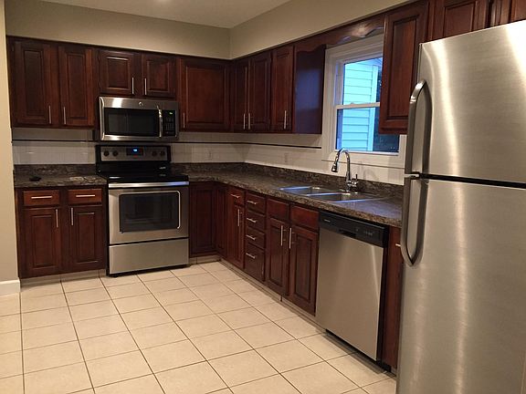 4th image of 325 Loyola Dr