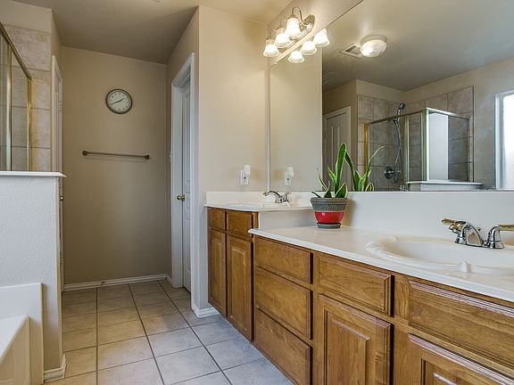 4th image of 305 Canterbury Dr