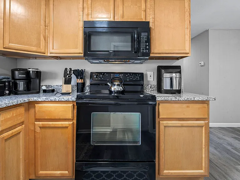 Home across from Orange Park Mall, close to shopping, transportation on Blanding Blvd. Right near Wells Road and I-295