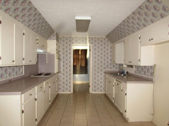 3rd image of 1011 Pinehurst Dr