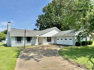 4402 Ridge Rd, Columbus, MS 39705