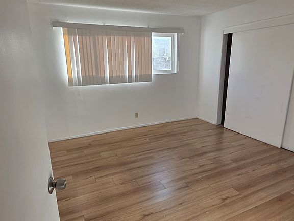 4th image of 832 W Colorado Blvd APT E