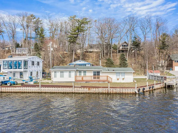 5239 W Monroe Rd, Pentwater, MI 49449