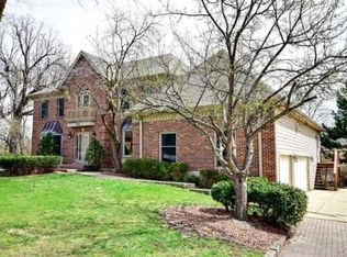 933 Oakwood Ct, Glen Ellyn, IL 60137