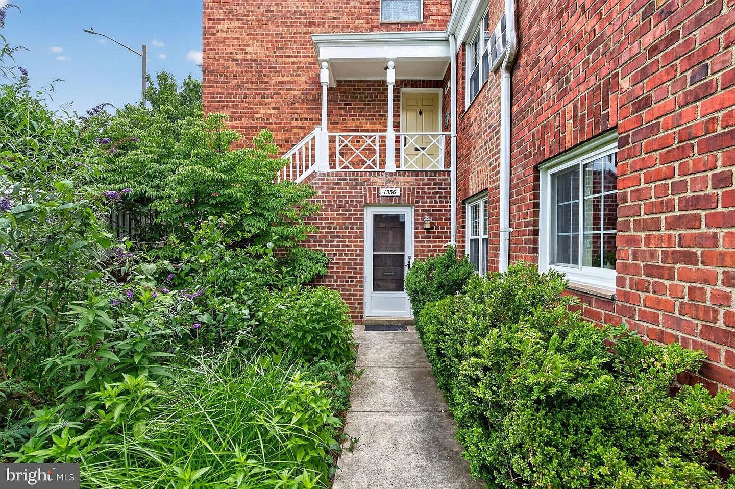 1 bed, 824 sqft, $2,200 — Photo 1