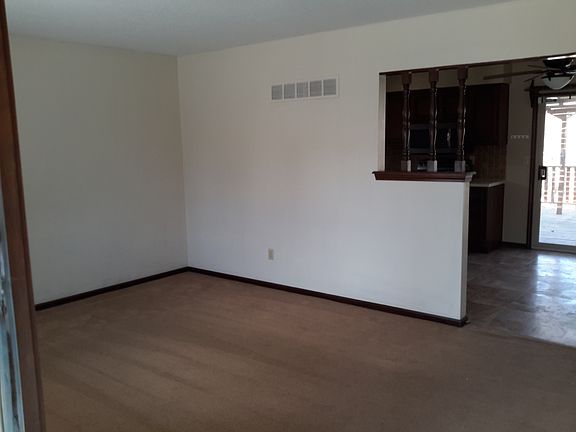 5th image of 313 SW Stoney Brook Ln