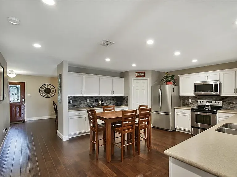 1007 Shelborn Dr — Photo 3