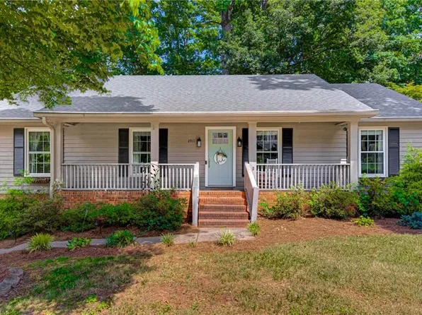 2911 Hopewood Ln, Winston Salem, NC 27103