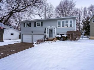 4560 Sheridan St, Davenport, IA 52806