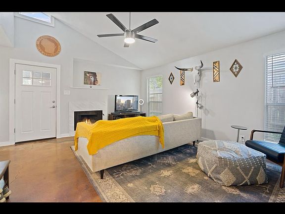 4th image of 6204 Okner Ln #A