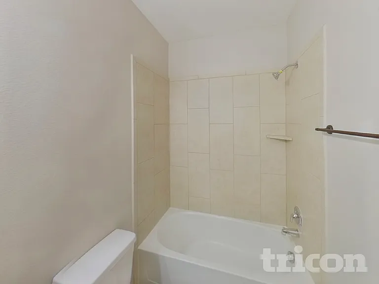 2108 Barrow St — Photo 15