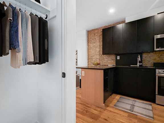 4th image of 1056 Jefferson Ave #2A