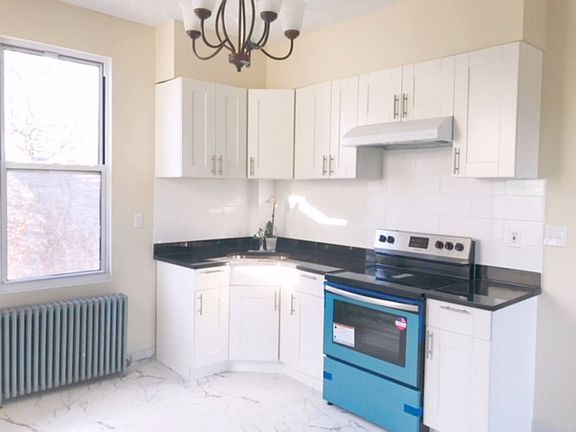 5th image of 388 Bay St Fl 2