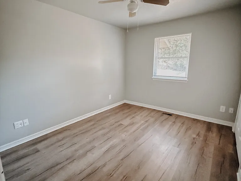 6336 N Hammond Ave — Photo 16
