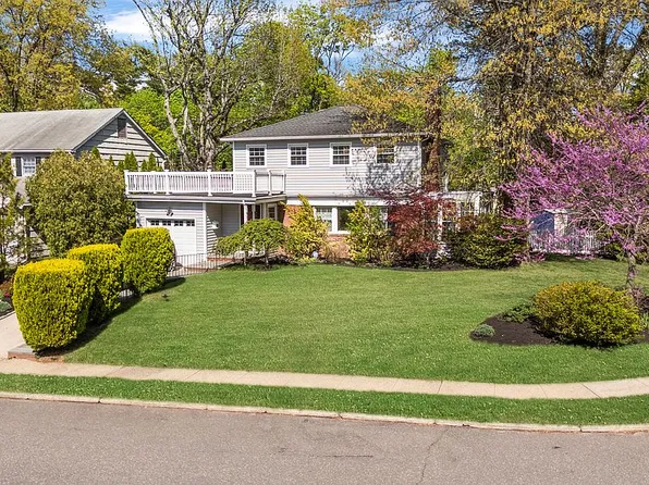 14 Evelyn Rd, Port Washington, NY 11050