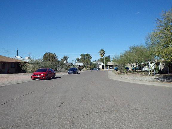 4th image of 700 S Darrow Dr