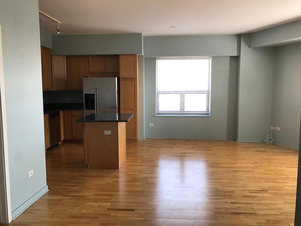 1st image of 4350 N Broadway Ave #711