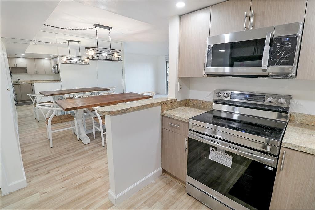 3300 W Rolling Hills Cir #503