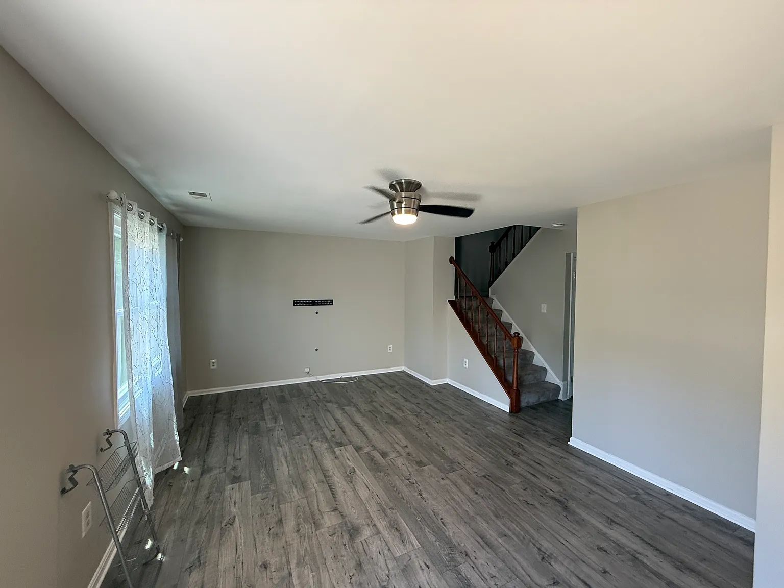 3 bed, 1.5 bath, 1240 sqft, $2,450 — Photo 2