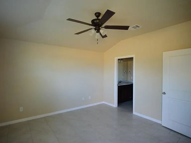 1107 Stealth Ln — Photo 11