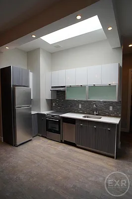 Rented by EXR | media 74