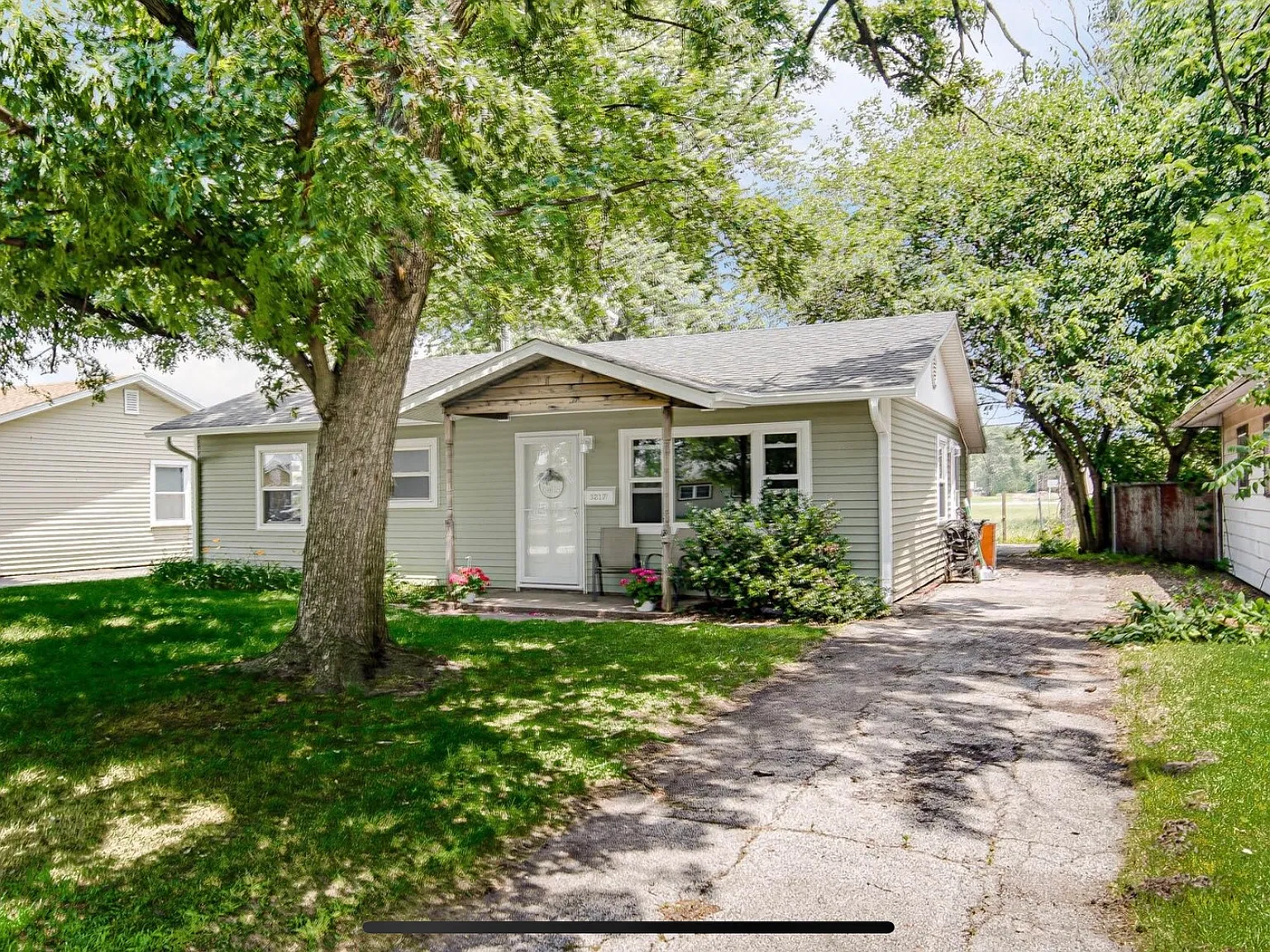 3 bed, 1100 sqft, $1,845 — Photo 2