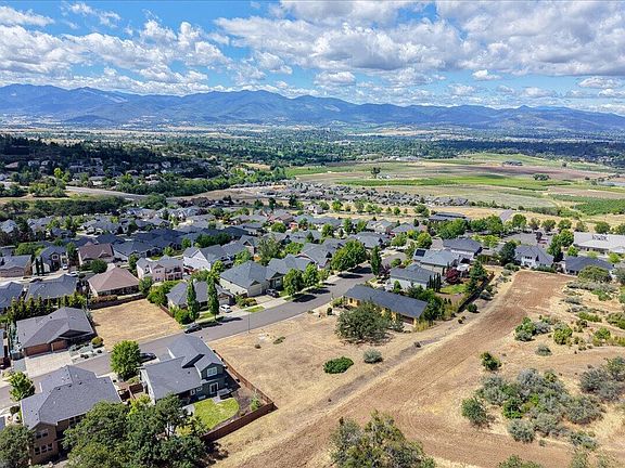 3rd image of 4359 Vista Pointe Dr