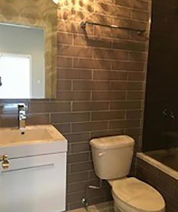 4th image of 2440 W Cortland St #2408-1E