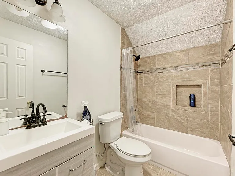 2401 Leon St #300 — Photo 22