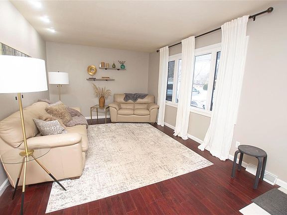 5th image of 714 W Airwood Dr