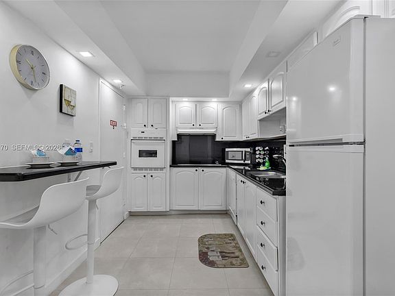 3rd image of 3901 S Ocean Dr APT 8C