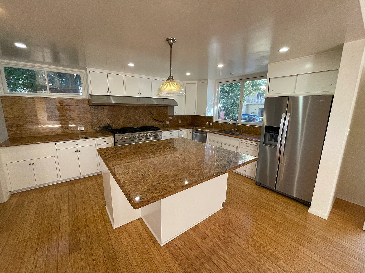 2 bed, 2.5 bath, 1250 sqft, $5,500 — Photo 3