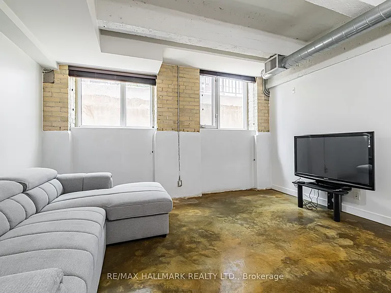 201 Carlaw Ave #L06 — Photo 9