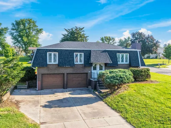 808 Henry Dr, Marshalltown, IA 50158