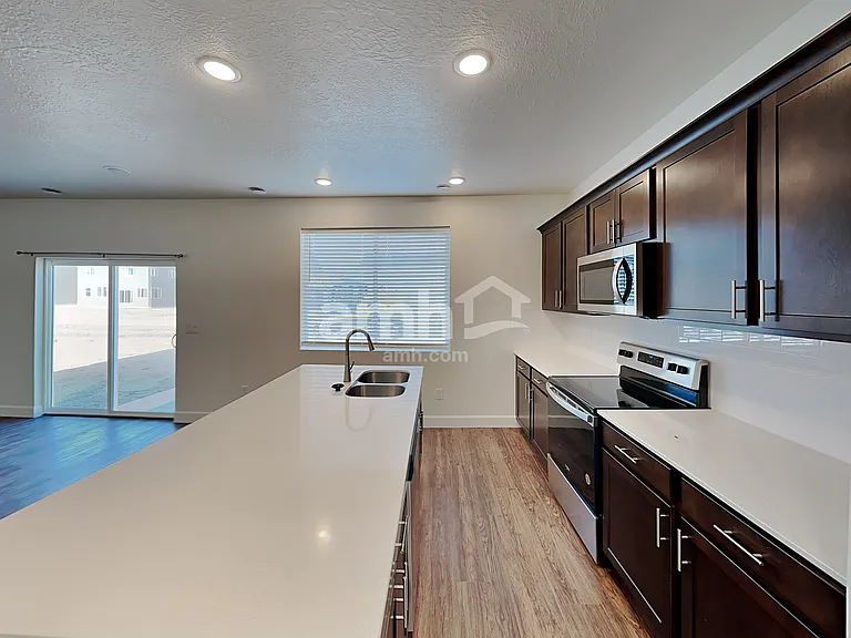 194 N Dry Creek Rd — Photo 3