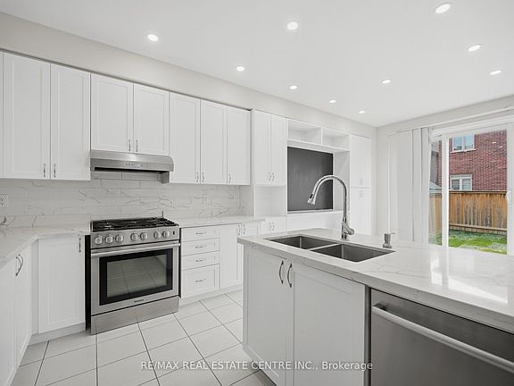 5th image of 570 Windfields Farm Dr W
