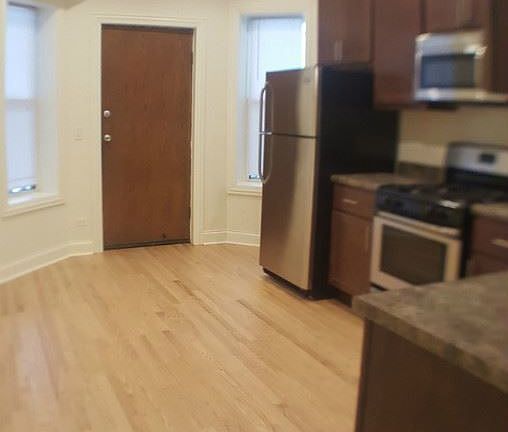 3rd image of 4516 N Magnolia Ave APT 4518-1