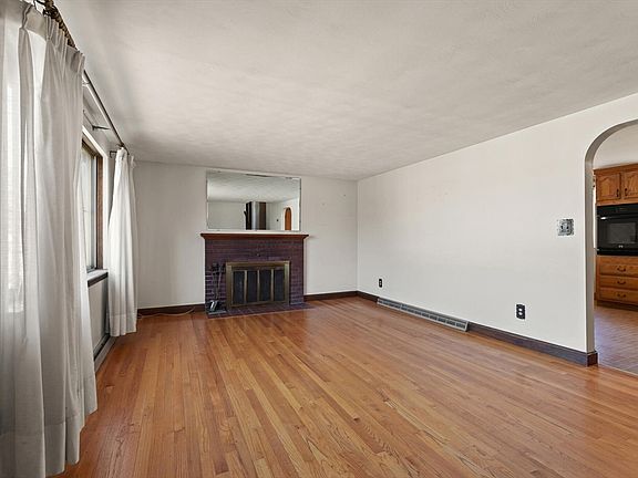 5th image of 16 Kittredge St