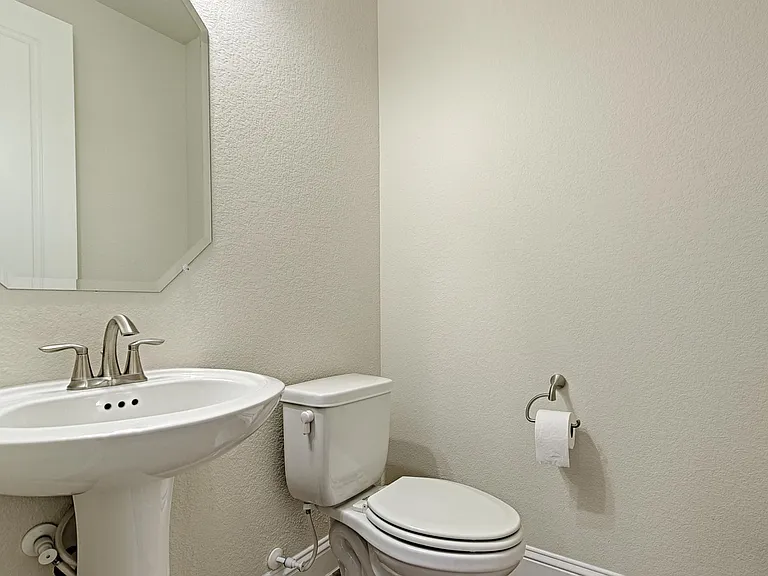 1208 Uplands Dr — Photo 12
