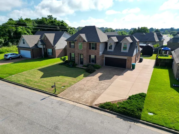 40 Green Hills Dr, Oakland, TN 38060